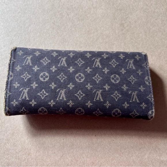 Louis Vuitton Wallet - Picture 2 of 7